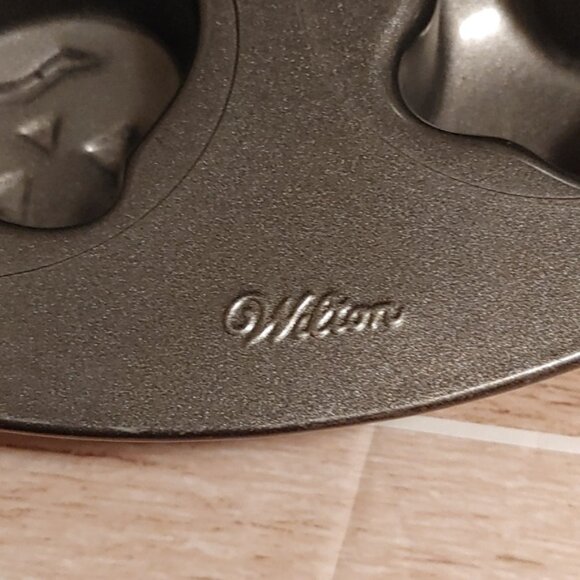 Wilton Halloween ghosts and pumpkins muffin mini cakes bakeware - Picture 3 of 7